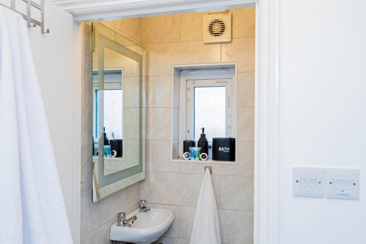 Charming 2-Bedroom Flat With A Garden And Free Parking At Abingdon أكسفورد المظهر الخارجي الصورة