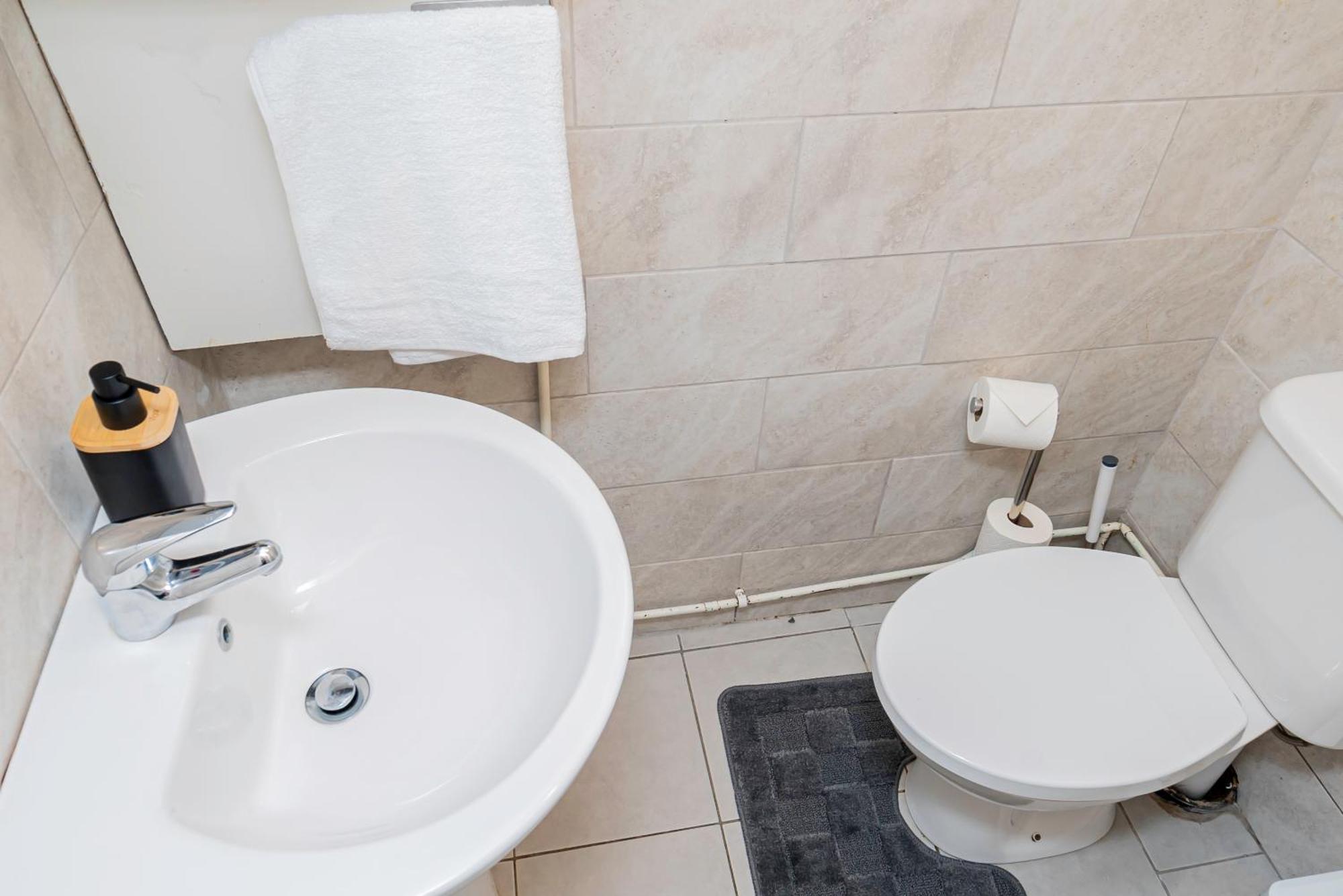 Charming 2-Bedroom Flat With A Garden And Free Parking At Abingdon أكسفورد المظهر الخارجي الصورة